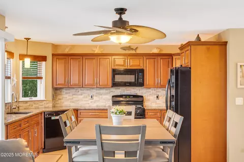 Kitchen - 1007 Aloha Dr, Forked River, NJ 08731 photo 2 of 5