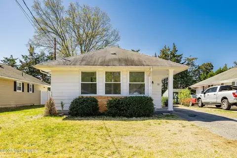 51 Berkshire Ct, Toms River, NJ 08753