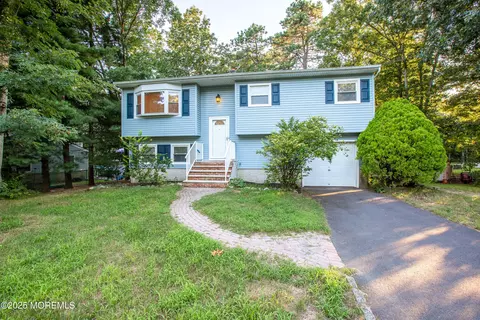 2152 Dover Pines Ave, Toms River, NJ 08755