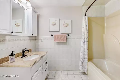 Bath - 48 Crest Dr, Brick, NJ 08724 photo 1 of 2