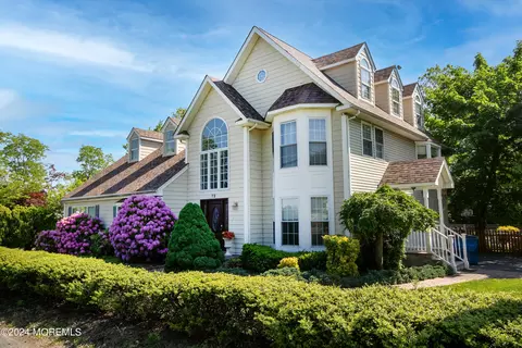 72 Vanderveer Rd, Freehold, NJ 07728