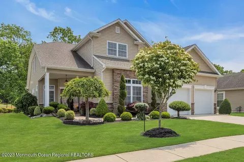 25 Merion Ln, Jackson, NJ 08527
