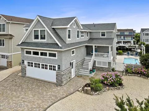 18 W Ryerson Ln, Long Beach Township, NJ 08008