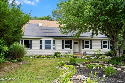 86 Atlantis Ave, Manahawkin, NJ 08050