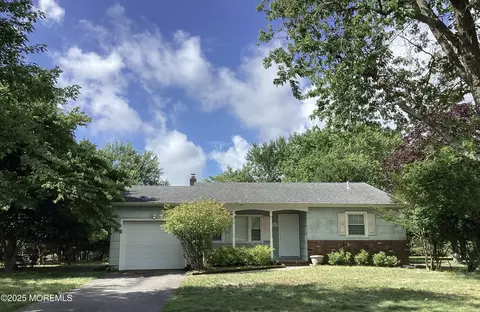 109 Edinburgh Ct, Toms River, NJ 08757