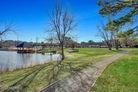 45 Leighton Ln, Manchester, NJ 08759