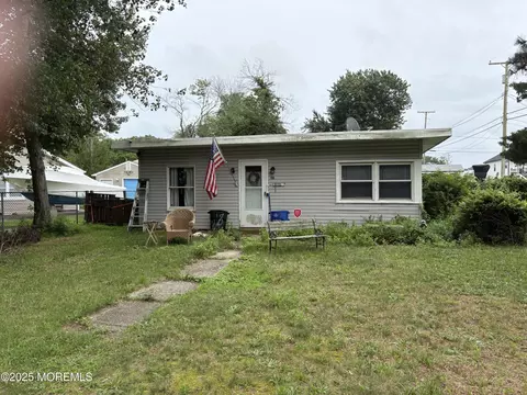 118 Lighthouse Dr, Waretown, NJ 08758 photo 1