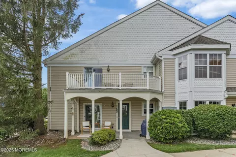 165 Tulip Ln, Freehold, NJ 07728