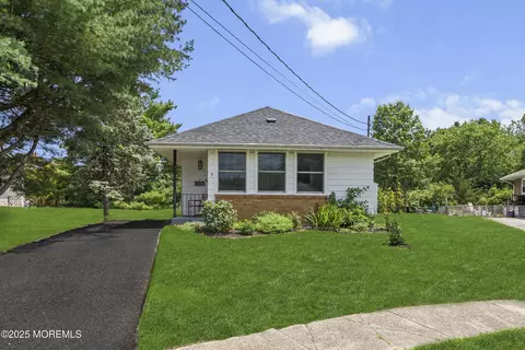 7 Bear Mountain Ct, Toms River, NJ 08753
