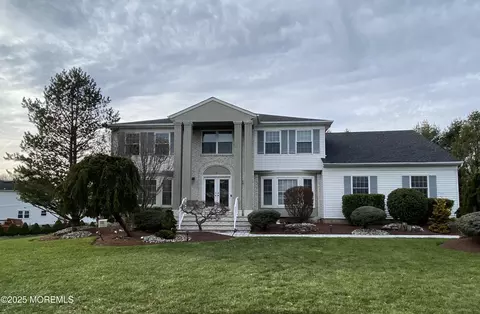 7 Erte Pl, Marlboro, NJ 07746
