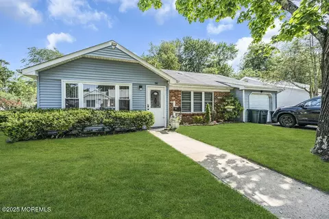 58 Hedge Dr, Lakewood, NJ 08701