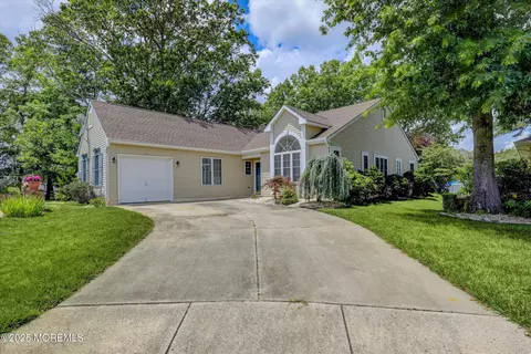 6 Thatcher Ct, Jackson, NJ 08527