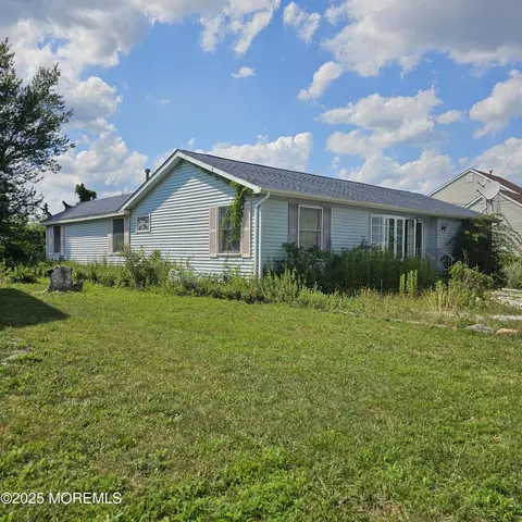 1701 Tamiami Rd, Forked River, NJ 08731