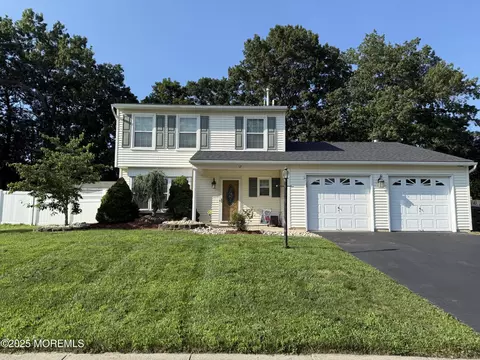12 Quailtree Ln, Howell, NJ 07731