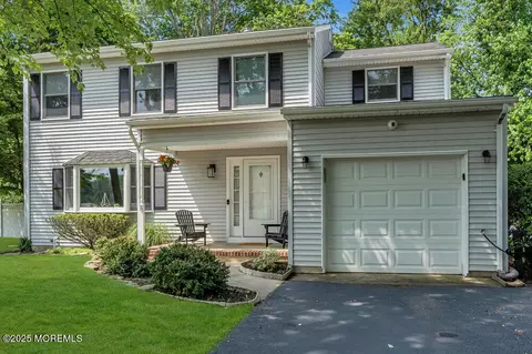 11 Applebey St, Eatontown, NJ 07724
