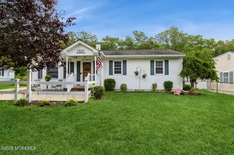 342 Stuart Ave, Toms River, NJ 08755