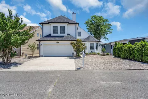17 W Coral Dr, Brick, NJ 08723
