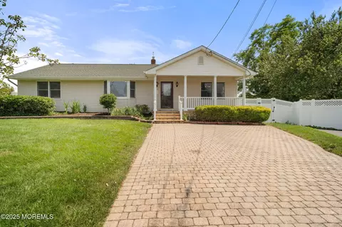 6 Frances Ct, Red Bank, NJ 07701