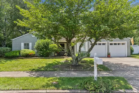 7 Plymouth Dr, Howell, NJ 07731