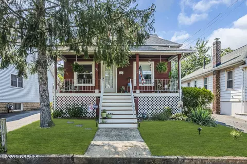 194 Washington St, Keyport, NJ 07735