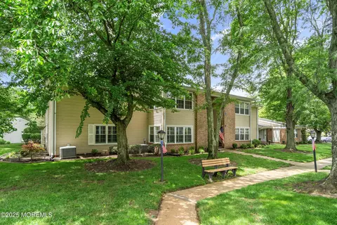 33 Honeysuckle Ln, Red Bank, NJ 07701