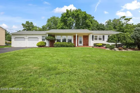 6 Pamela St, Marlboro, NJ 07746