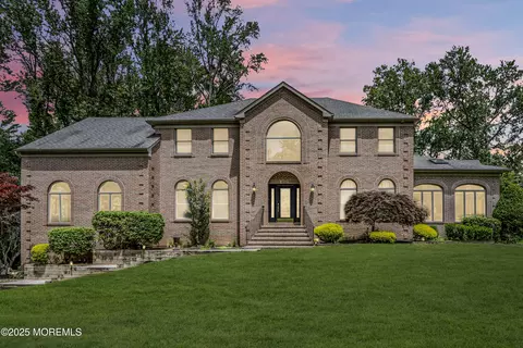 2 Shady Oak Ct, Millstone, NJ 08535