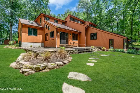 10 Ginger Rd, Chesterfield, NJ 08515