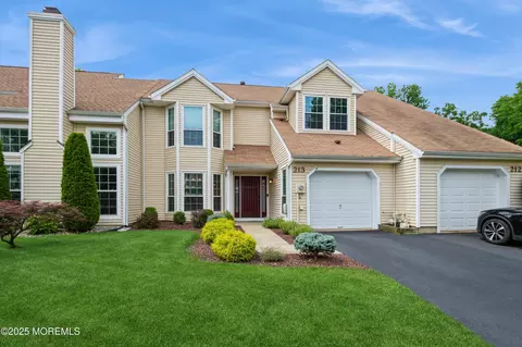 213 Daffodil Dr, Freehold, NJ 07728