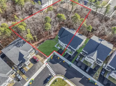 24 Golders Green Rd, Lakewood, NJ 08701