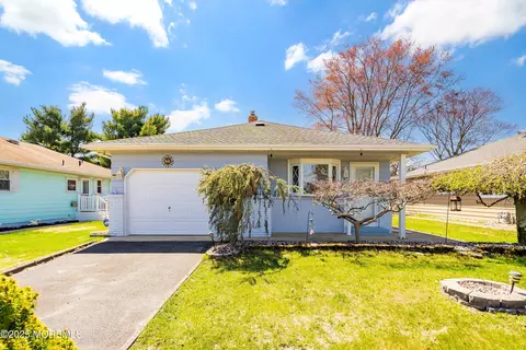 462 Jamaica Blvd, Toms River, NJ 08757