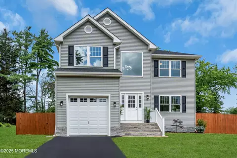 41 Avondale Ln, Aberdeen, NJ 07747