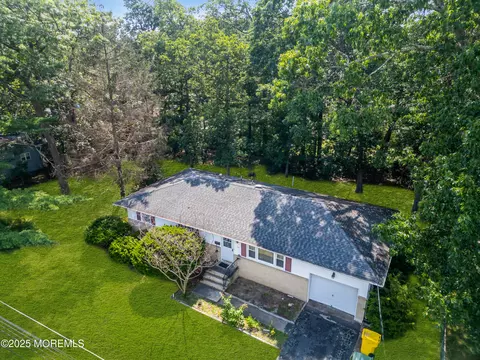 150 Regent Pl, Lakewood, NJ 08701