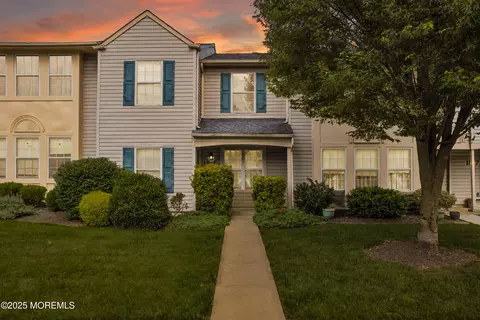 18 Remington Dr #5, Freehold, NJ 07728