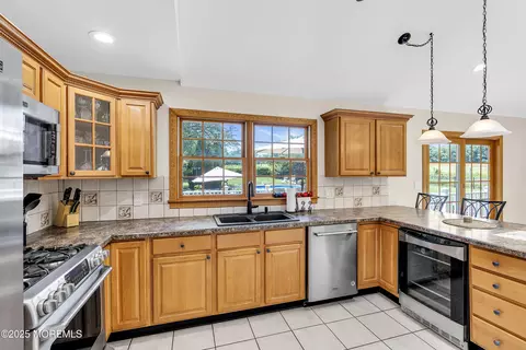 Kitchen - 40 Centerville Rd, Holmdel, NJ 07733 photo 3 of 5
