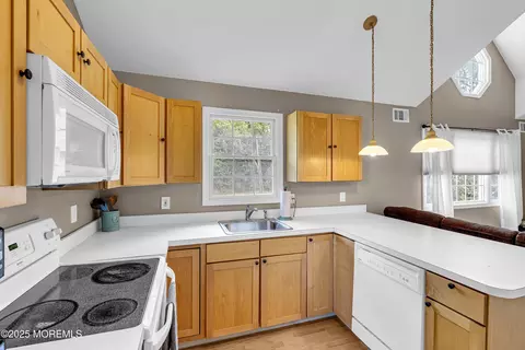 Kitchen - 40 Centerville Rd, Holmdel, NJ 07733 photo 5 of 5