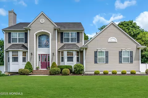 1667 Kalvel Ct, Toms River, NJ 08755