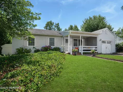 Exterior - 962 Columbus Dr, Brick, NJ 08724 photo 2 of 6