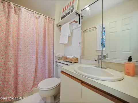 Bath - 962 Columbus Dr, Brick, NJ 08724 photo 1 of 2