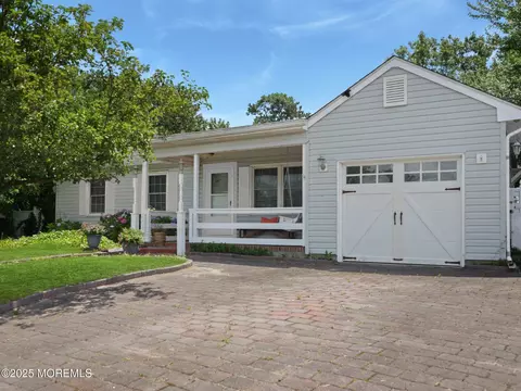 962 Columbus Dr, Brick, NJ 08724