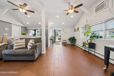Entry Way - 1417 Beach Blvd, Forked River, NJ 08731 photo 1 of 3