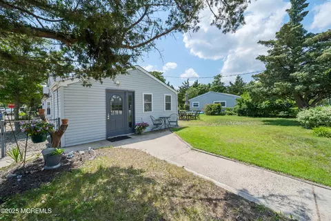 Exterior - 1417 Beach Blvd, Forked River, NJ 08731 photo 2 of 7