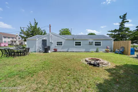 Exterior - 1417 Beach Blvd, Forked River, NJ 08731 photo 5 of 7