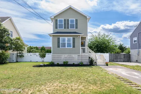 201 Riviera Dr, Toms River, NJ 08753