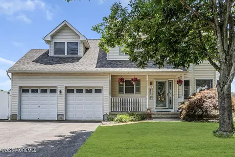 85 Mapletree Rd, Toms River, NJ 08753