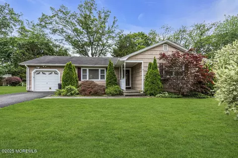841 Raleigh Dr, Toms River, NJ 08753
