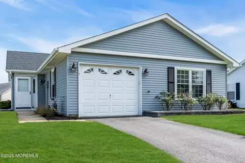 28 Greenbriar Blvd, Brick, NJ 08724