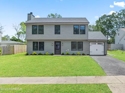 18 Sextant Dr, Barnegat, NJ 08005