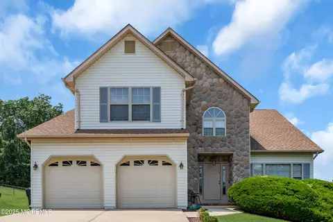 43 Winchester Dr, Howell, NJ 07731