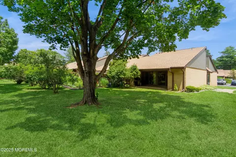 7 Danbury Ct, Red Bank, NJ 07701